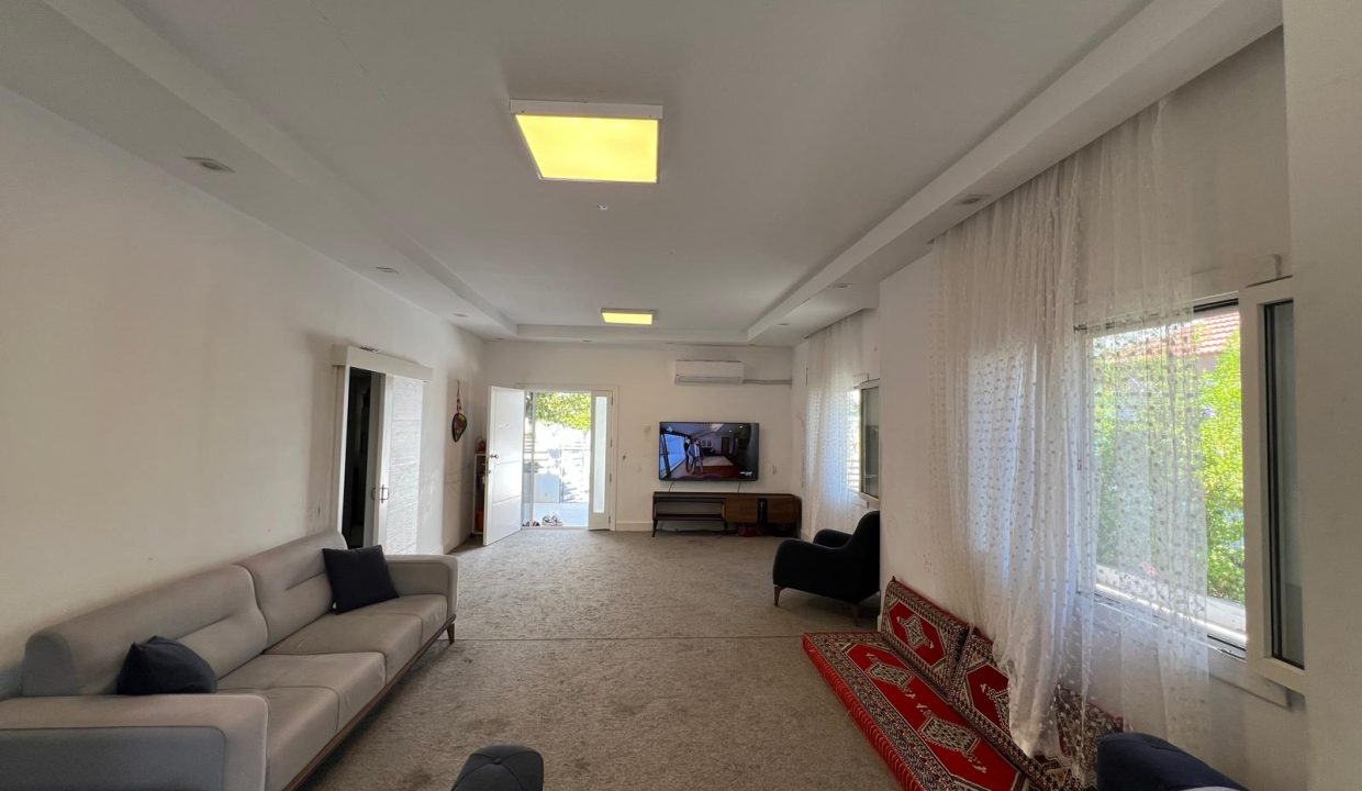 WhatsApp Image 2025-10-21 at 11.11.24 (1)