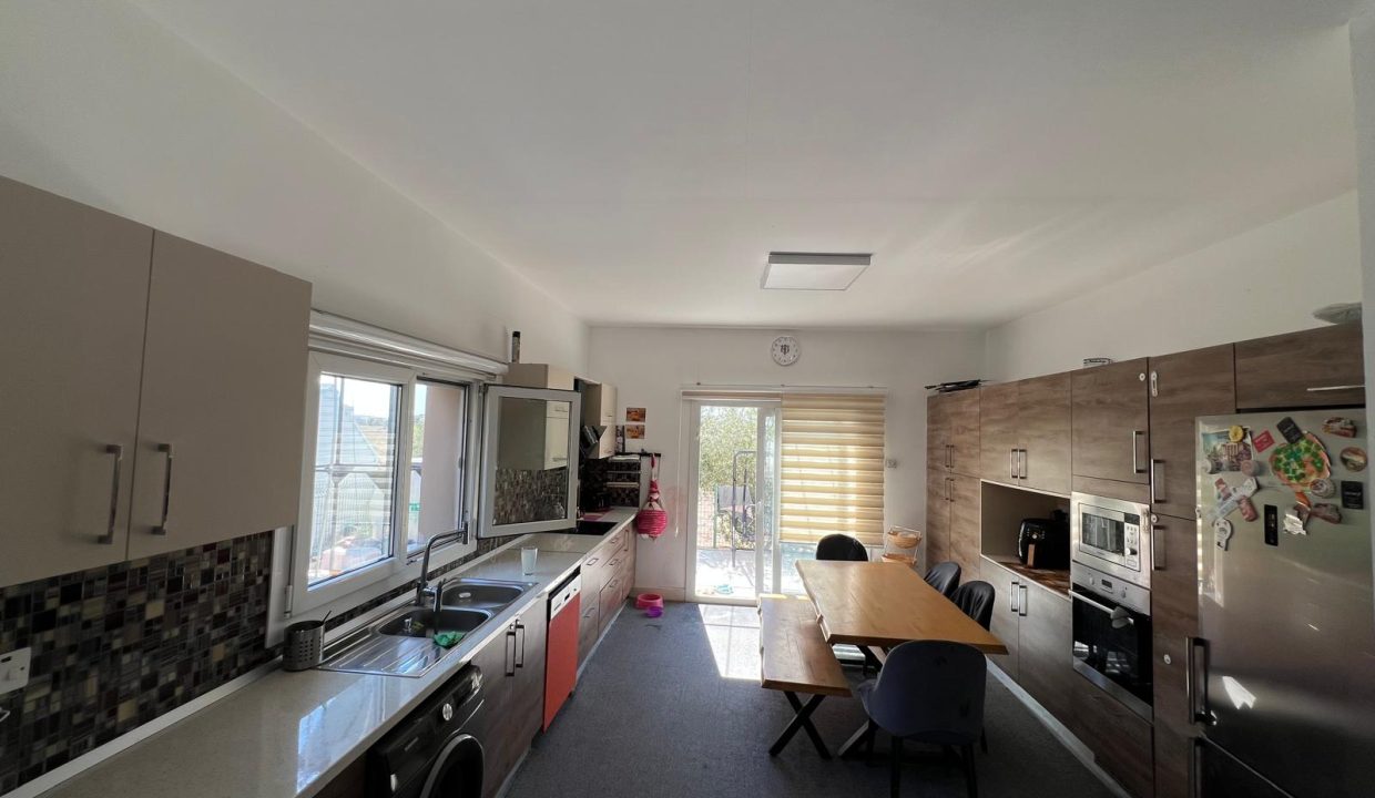 WhatsApp Image 2025-10-21 at 11.11.27 (1)