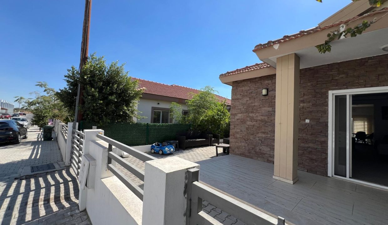 WhatsApp Image 2025-10-21 at 11.11.33 (1)